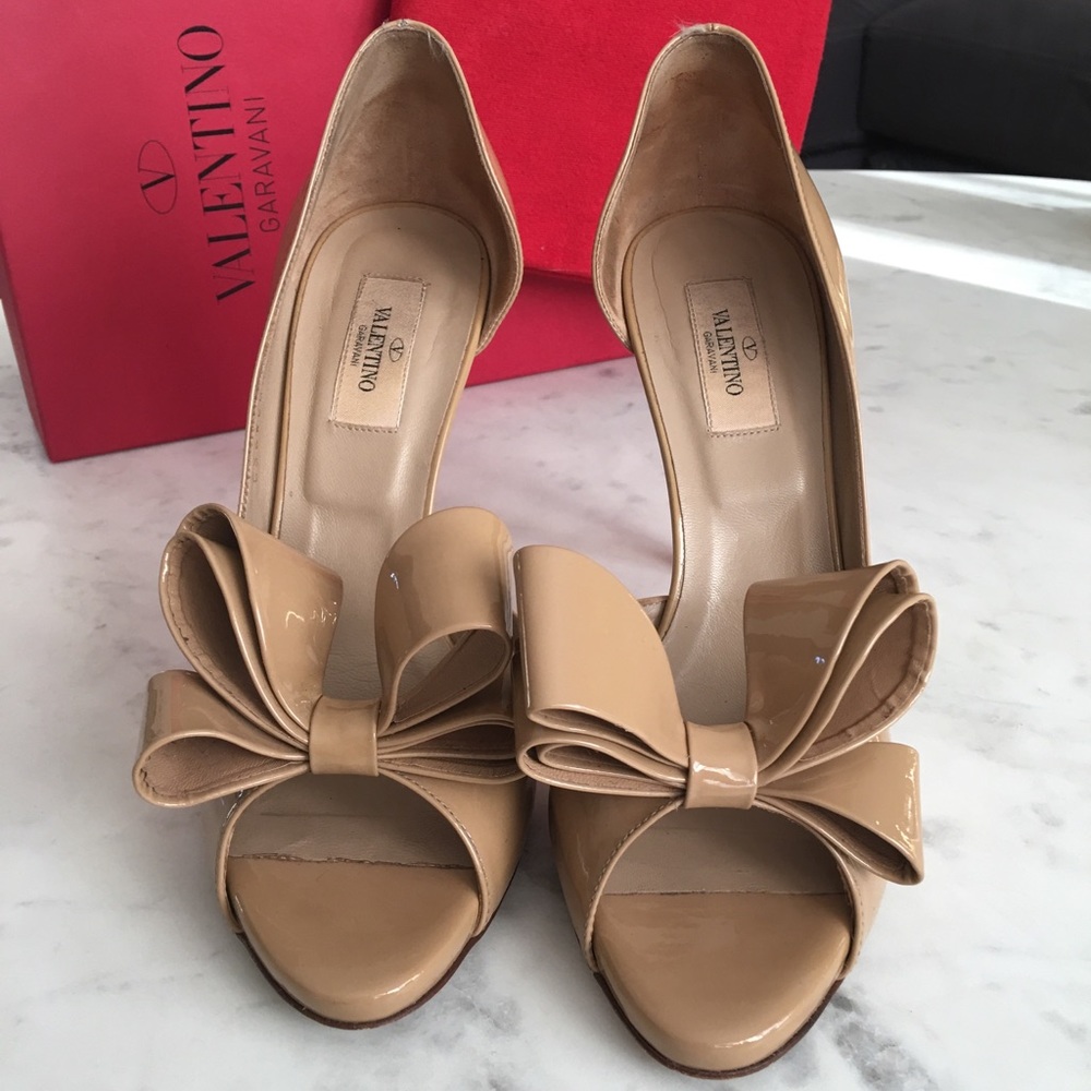 Nude VALENTINO bow pumps
